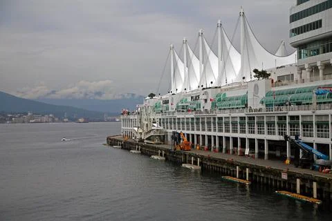 Dramatic Canada Palace from the sea in a white sky day Stock Photos
