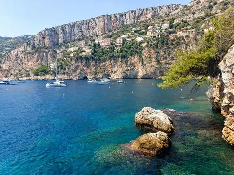 Dramatic Cliffs and Azure Sea at Cap d'Ail Stockfoto's