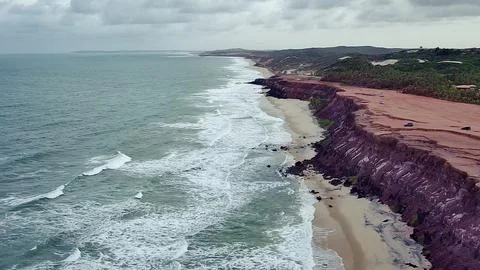 Dramatic cliffs and coastline of Praia de Pipa, Rio Grande do Norte. Foto stock