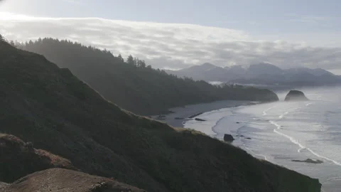 Dramatic Cliffs Overlooking the Pacific Ocean at Canon Beach Vídeos de archivo 332255106