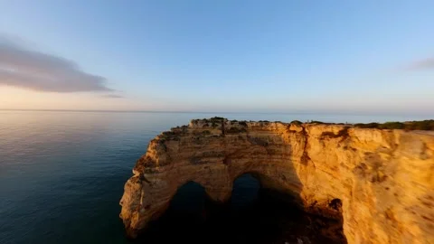 Dramatic cliffside views at golden hour Vídeos de archivo 346091484