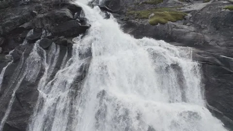 Dramatic close-up waterfall reveal in Rago National Park Stock-Footage 321649713
