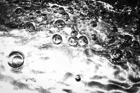 Dramatic Closeup of  Water and Bubbles on Metalic Surface Foto stock