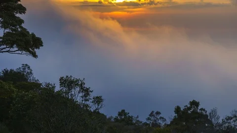 Dramatic cloud cover the mountain in 4K time laspe Vídeos de archivo 89043204
