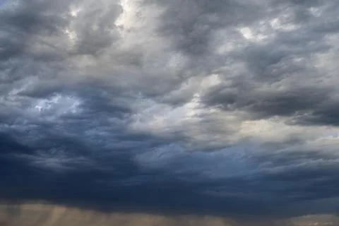 Dramatic cloud formation and veil of rain during a summer thunderstorm, full 스톡 사진
