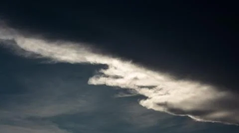 Dramatic Cloud Formation in Dark Sky Foto stock