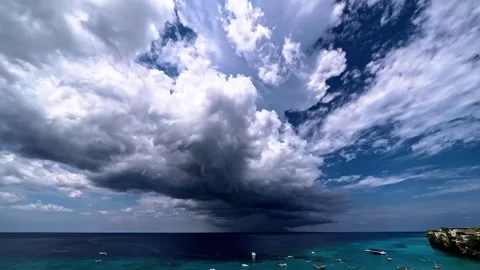 Dramatic cloud formation moving across a tropical ocean scene with boats. Stock-Footage 341068551