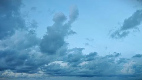Dramatic Cloud Formations in Blue Sky Fotos Stock
