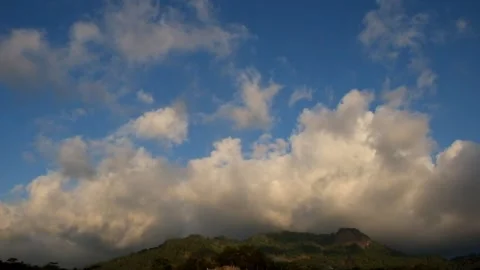 Dramatic cloud movement in the blue sky in the afternoon Video stock 291526430