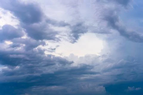 Dramatic cloud sky background Heawy rainy clouds Beautiful cloudscape Blue co Foto stock