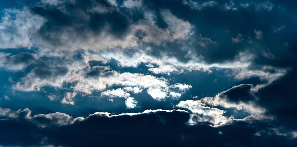 Dramatic clouds and blue sky on summer. Stockfoto's