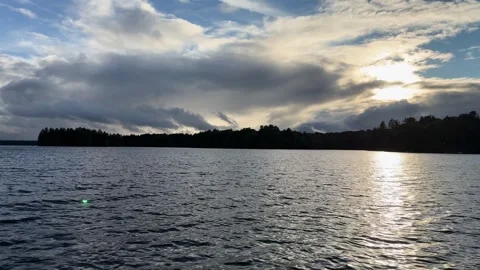 Dramatic Clouds and Sunlight Reflecting on Muskoka Lake Water, Canada Scenic 스톡 동영상 344989932