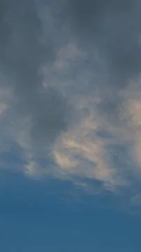 Dramatic Clouds in Blue Sky Foto stock