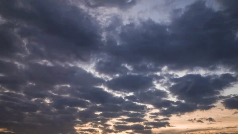 Dramatic clouds at dawn. Beautiful sky, timelapse. Video stock 117635657