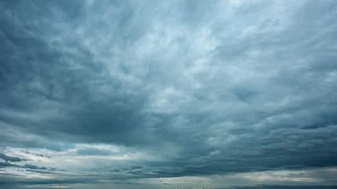 Dramatic clouds Vídeo Stock 77470790