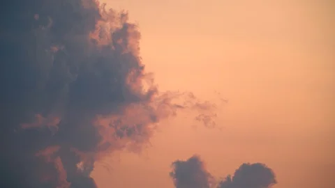 Dramatic clouds formatting storm in bright colors during sunset. Vídeo Stock 94241397