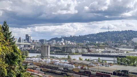 Dramatic clouds forming above Portland Oregon before a storm. Timelapse. Видео 119241885