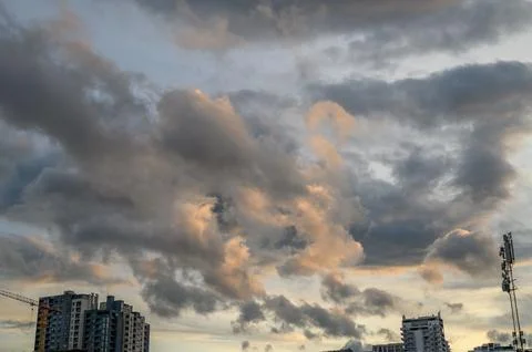 Dramatic Clouds Illuminated by Setting Sun, Golden Hour Sky with Orange and.. Foto stock