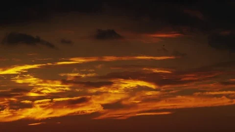 Dramatic Clouds in Late Afternoon Light 動画素材 82489931