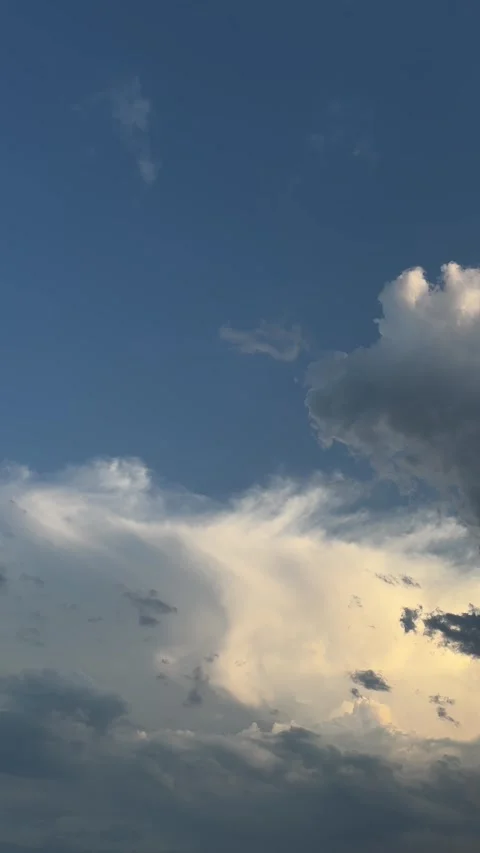 Dramatic clouds moving across a deep blue sunset sky Stock Footage 336260564