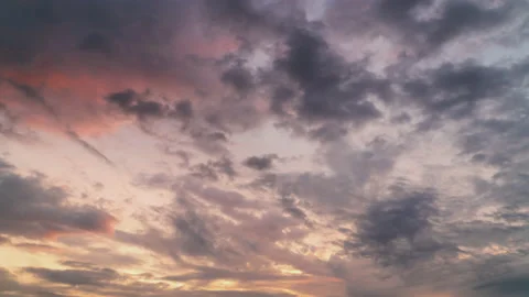 Dramatic clouds moving fast during dawn. Stock-Footage 131332511