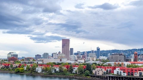 Dramatic clouds over downtown Portland Oregon in summer. Stock-Footage 119549193