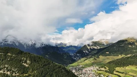 Dramatic Clouds Over the Mountain Landscape of Nauders in Tyrol, Austria Foto stock