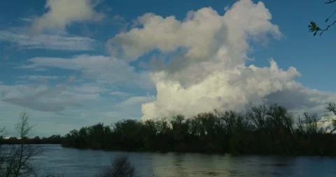 Dramatic Clouds Over Sacramento River Bend Video stock 330450944