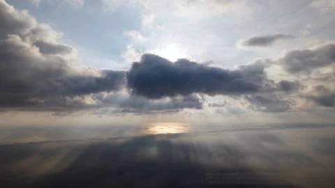Dramatic clouds stretch above calm ocean waters Vídeos de archivo 333048592