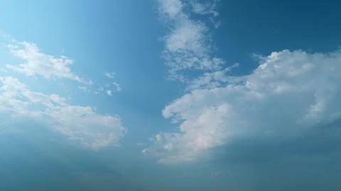 Dramatic cloudscape background. Nature weather blue sky. Time lapse. Foto stock