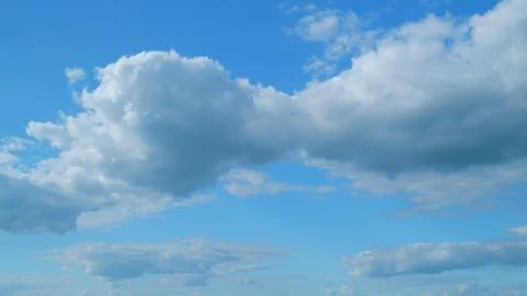 Dramatic cloudscape background. Nature weather blue sky. Time lapse. Foto stock