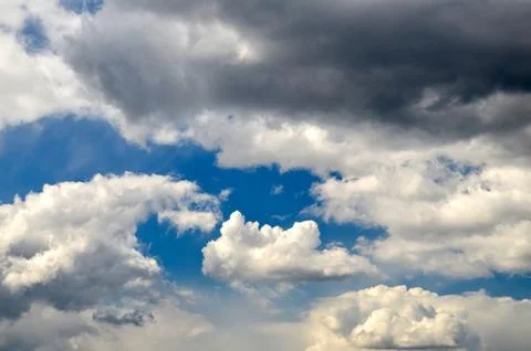 Dramatic cloudscape with blue sky and storm clouds Foto stock