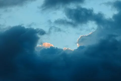 Dramatic cloudscape with contrast light from the sun blue nature background v Stock-Fotos