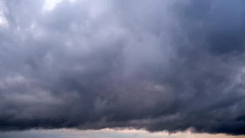 The dramatic cloudscape during the evening sky foretells rain and a storm a.. 写真素材