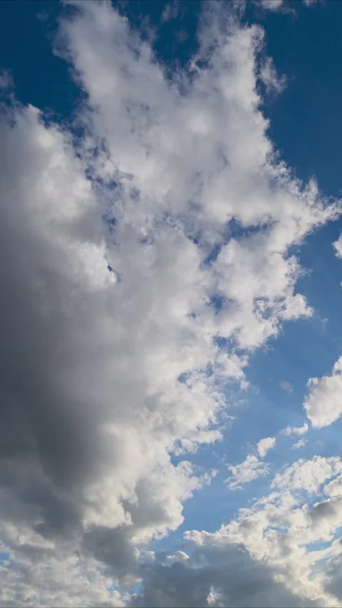 Dramatic Cloudscape Featuring a Rich Array of Varying Textures and Beautiful Col 库存影片 325675427