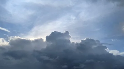 Dramatic Cloudscape Featuring Sunlight 스톡 동영상 320095065
