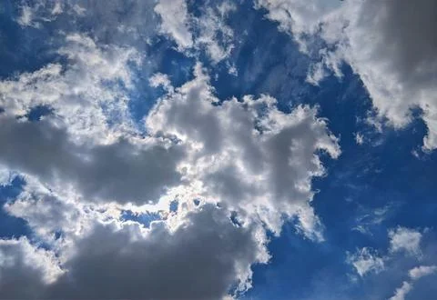 Dramatic Cloudscape with Sunlight Behind Thick Cumulus Clouds Stock-Fotos