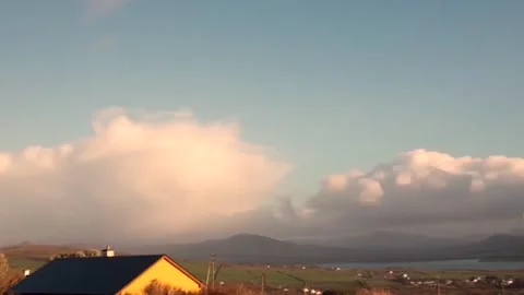 Dramatic cloudscape timelapse with rainbows 스톡 동영상 163977062