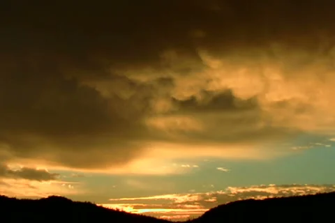 Dramatic cloudscape V4 - NTSC Video stock 2103569