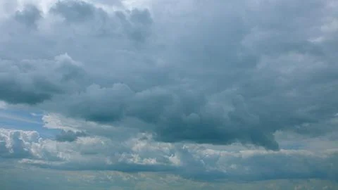 A Dramatic Cloudy Sky Filled with Beautiful Gray Clouds Painting an Atmospheric 스톡 사진