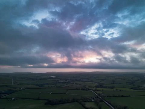Dramatic Cloudy Sky over farmland in Cornwall Foto stock