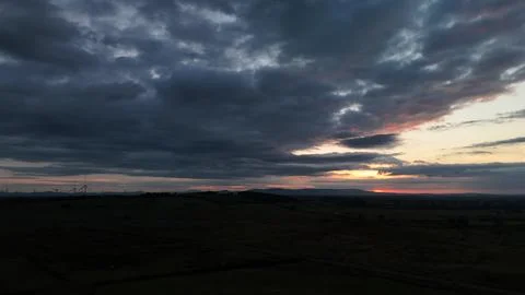 Dramatic Cloudy Sunset Over Dark Rural Landscape Stock-Fotos