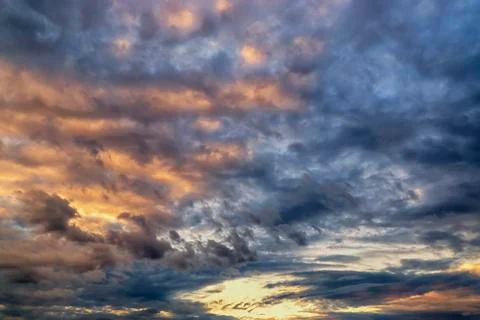 Dramatic cloudyscape in evening Foto stock