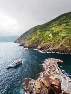 The dramatic coast of the cinqueterre in italy Stock Photos