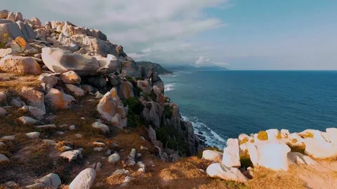 Dramatic Coastal Cliff Formation Overlooking Vast Ocean Shoreline Video stock 340464088