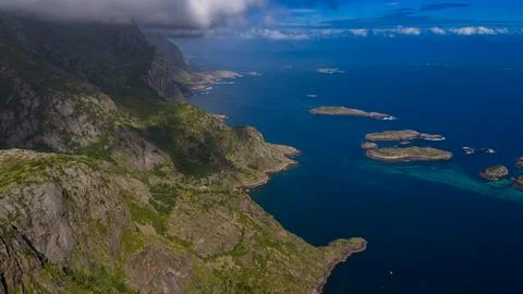 Dramatic Coastal Cliffs and Islands in Lofoten Norway Stock-Fotos