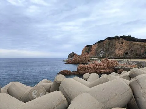 A dramatic coastline with wild rock formations rises above the sea Foto stock