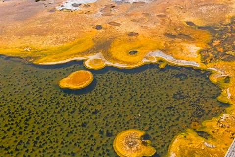 Dramatic Colors in a Thermal Pool Stockfoto's
