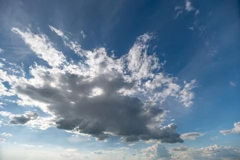 Dramatic cumulus cloud formation over bright blue sky Foto stock