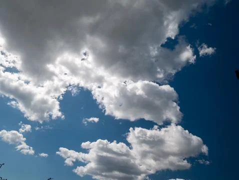 Dramatic cumulus clouds in a blue sky Фото